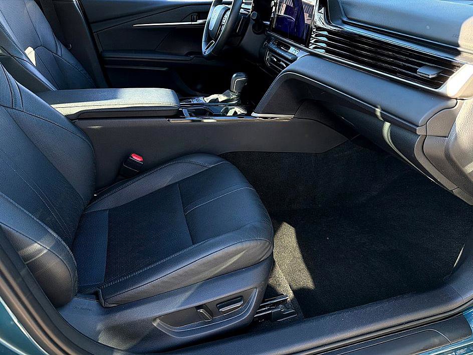 Used 2025 Toyota Camry XSE image 19