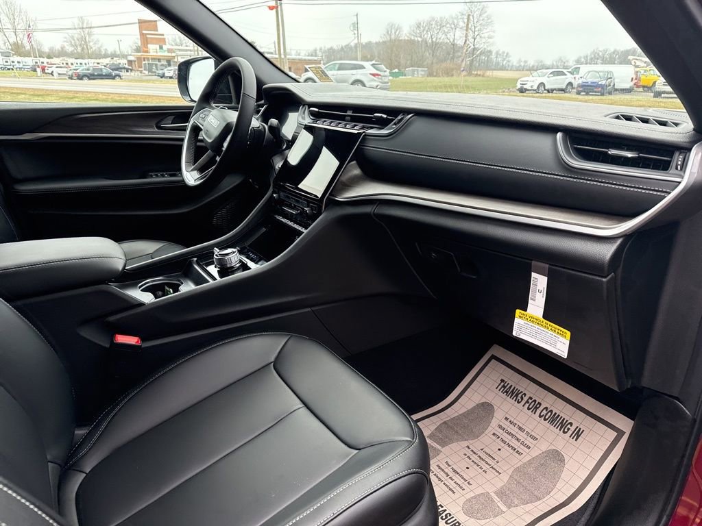 New 2025 Jeep Grand Cherokee L Limited w/ Black Appearance Package image 35