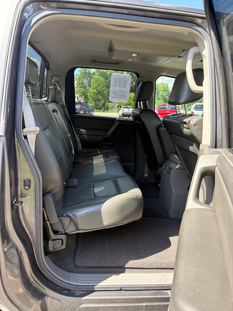 Used 2005 Nissan Titan LE w/ (T01) Tow Pkg AWD/4WD image 13