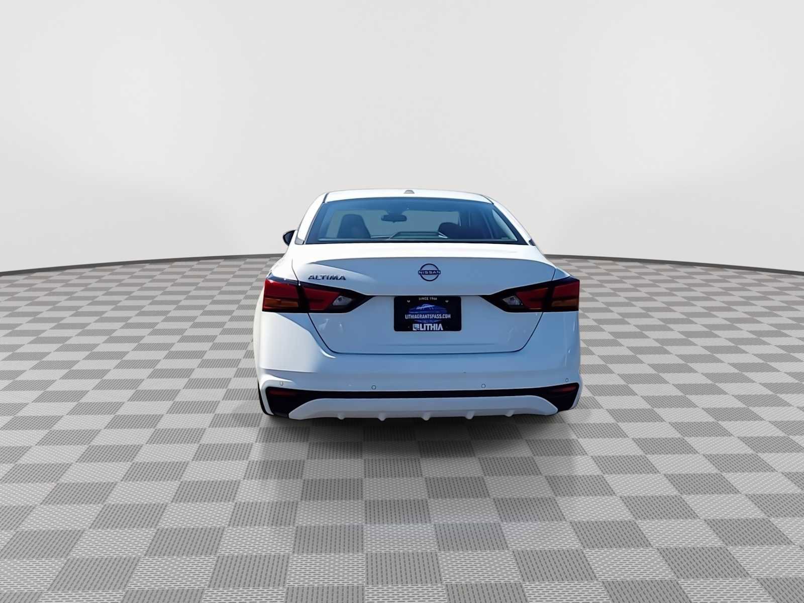 Used 2025 Nissan Altima 2.5 SV FWD image 7