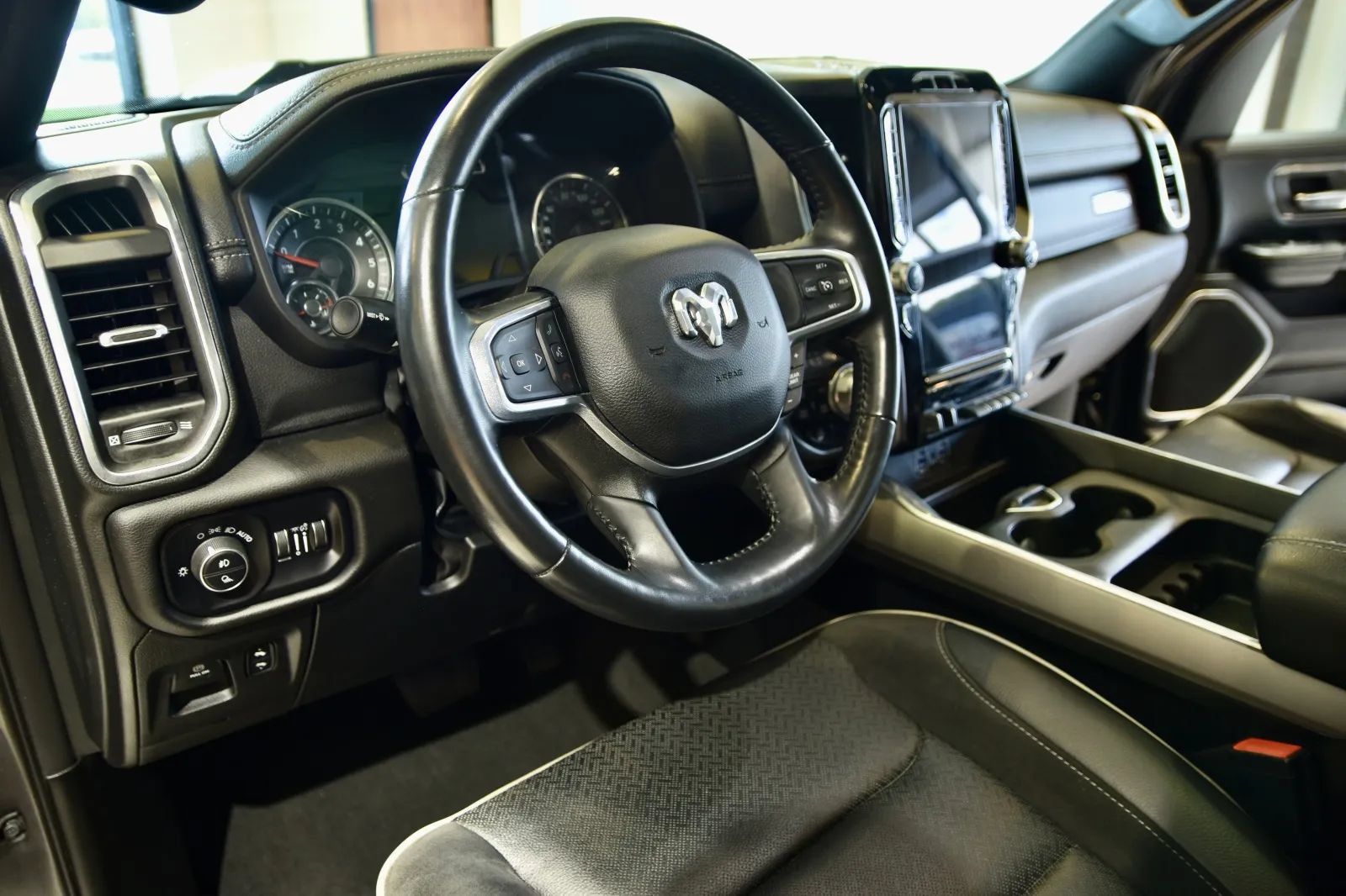 Used 2023 RAM 1500 Laramie AWD/4WD image 13