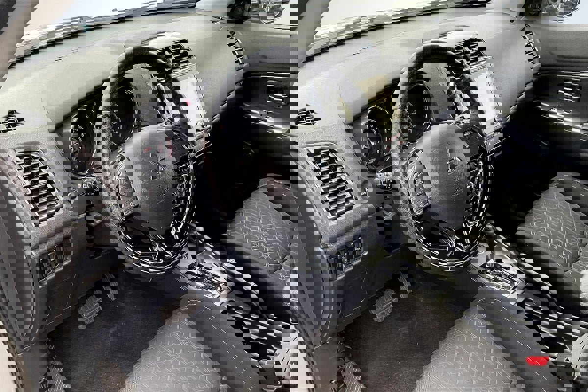 Used 2021 Mitsubishi Outlander Sport SE image 14