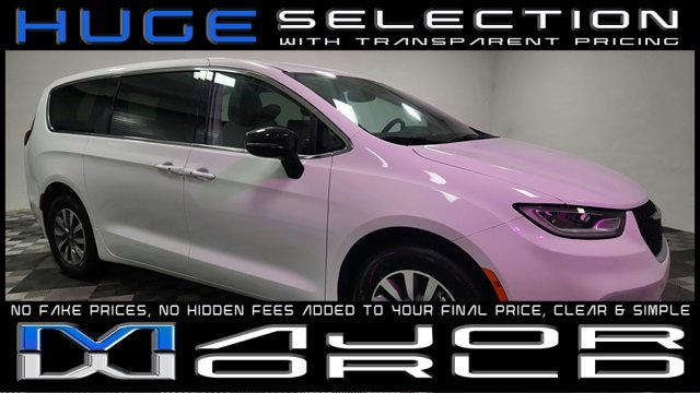 Used 2024 Chrysler Pacifica Select