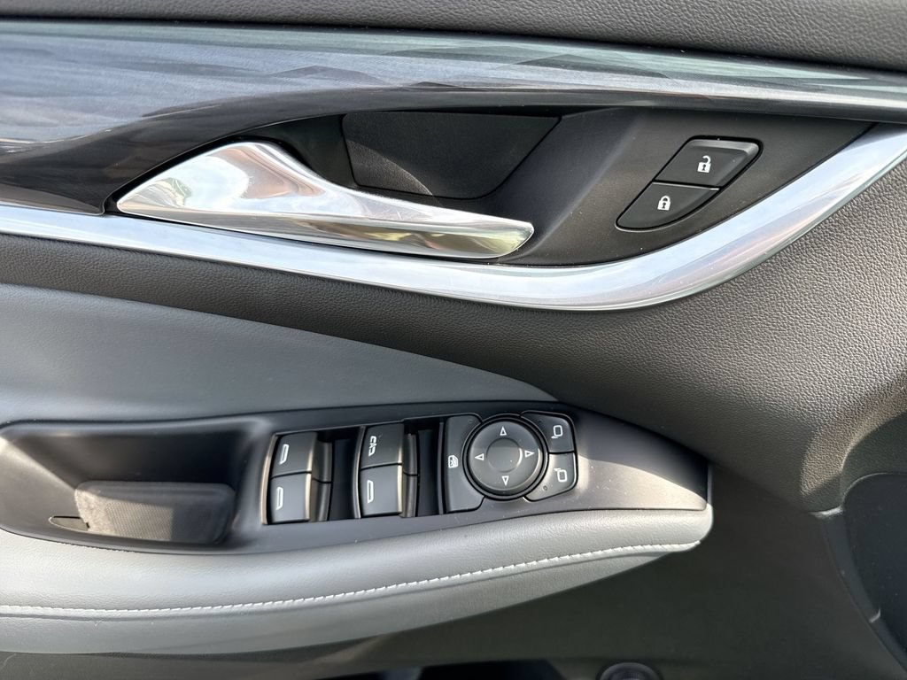 Used 2020 Buick Enclave Essence w/ Sound and Sites Package FWD image 25