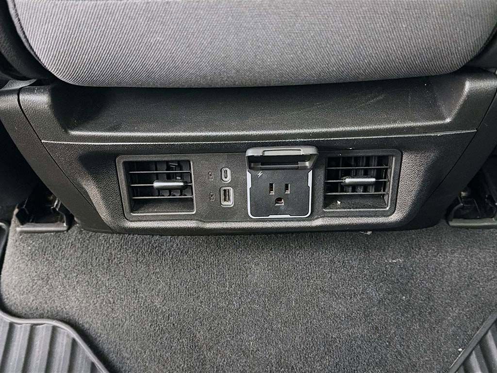 Used 2024 Chevrolet Silverado 1500 LT image 35