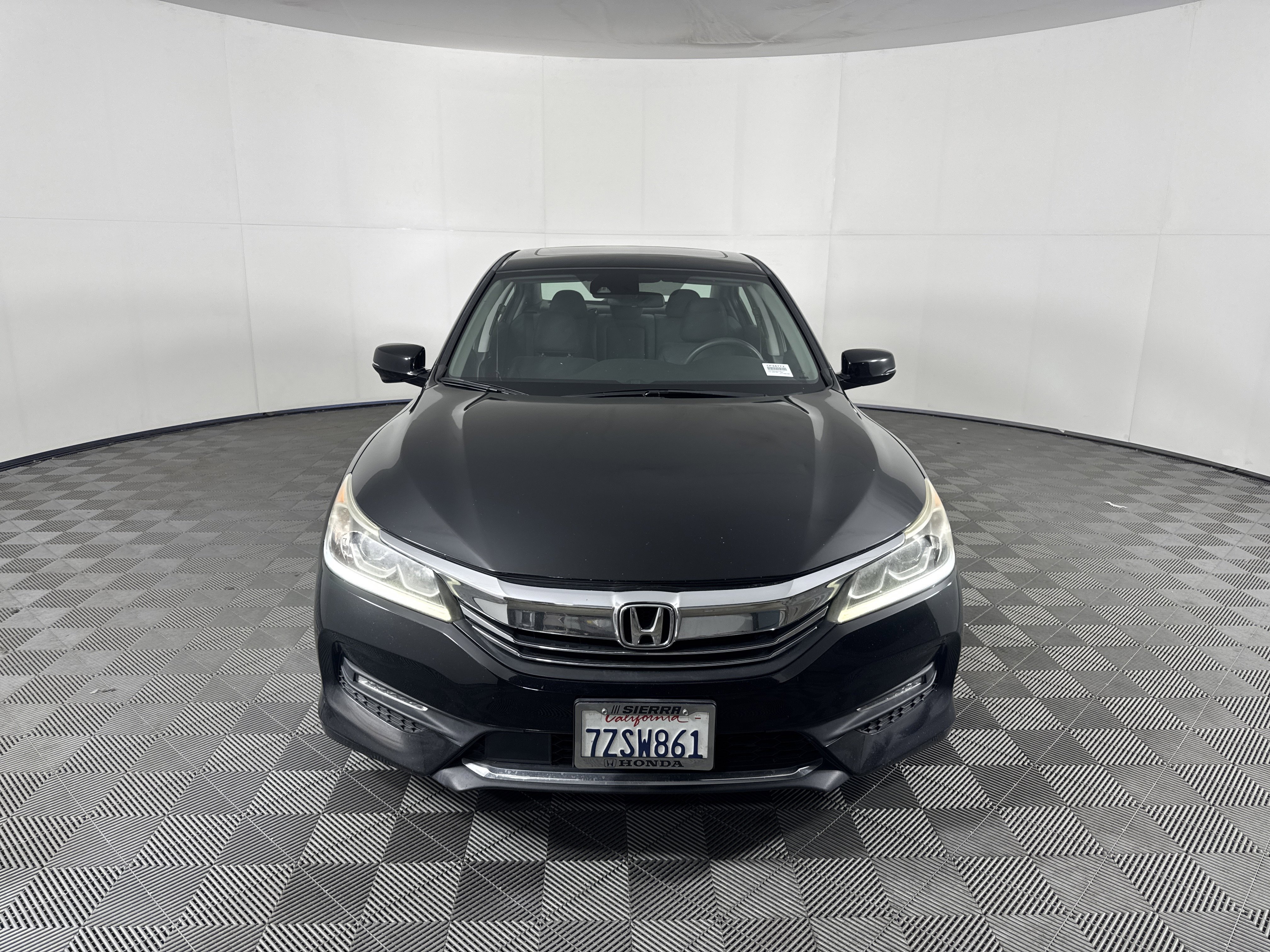 Used 2017 Honda Accord EX image 9