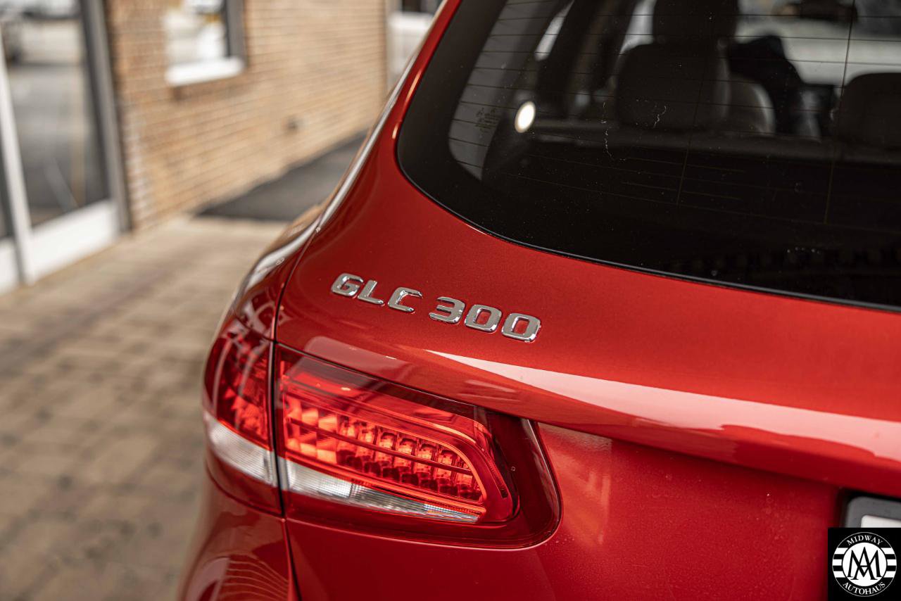 Used 2018 Mercedes-Benz GLC 300 4MATIC w/ Premium Package image 27