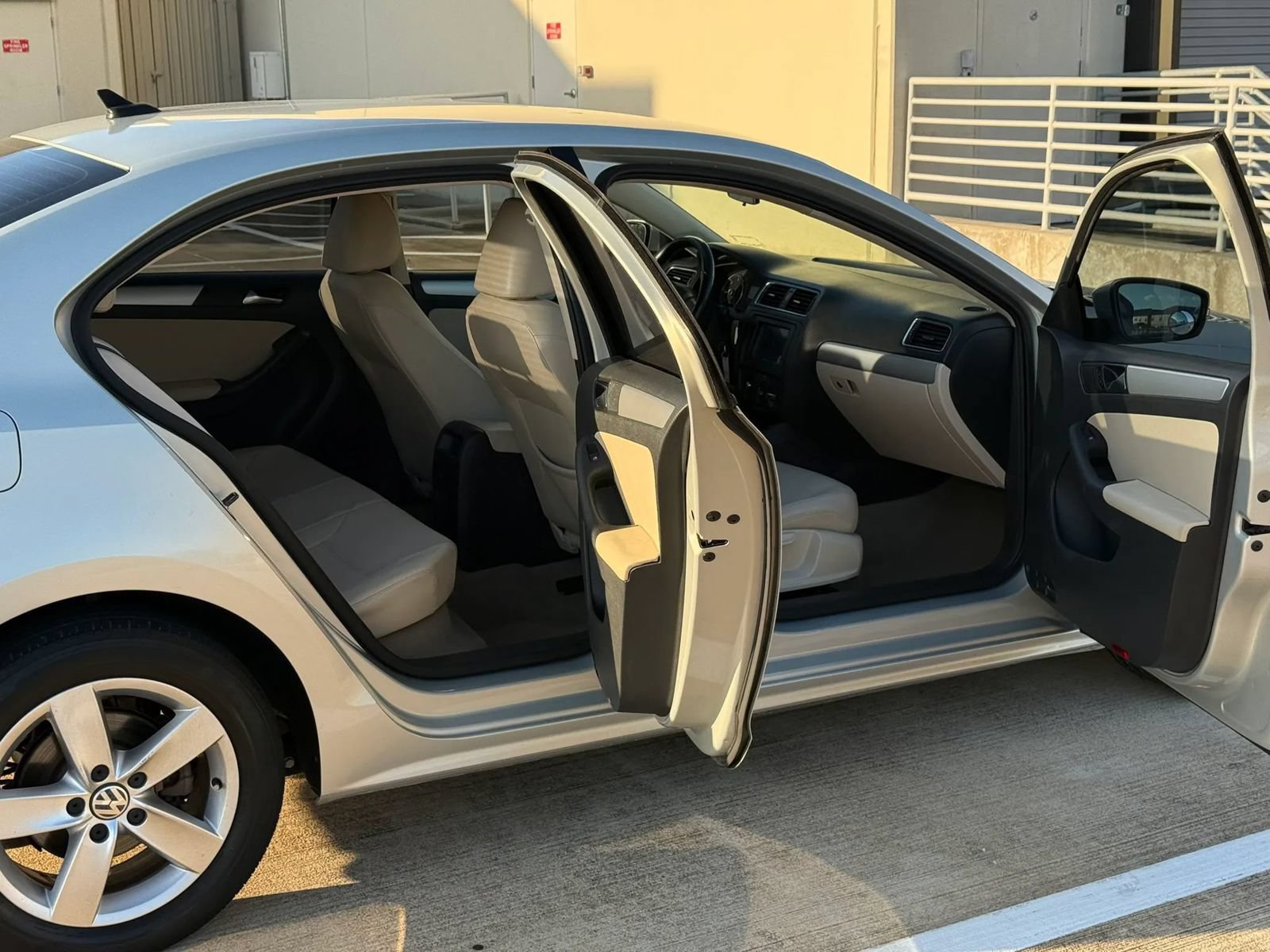 Used 2012 Volkswagen Jetta TDI FWD image 16
