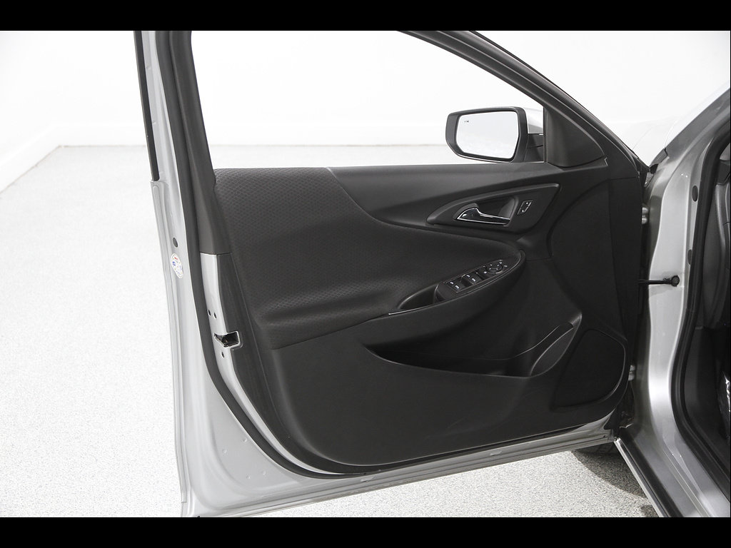 Used 2019 Chevrolet Malibu LT w/ Driver Confidence Package FWD image 4