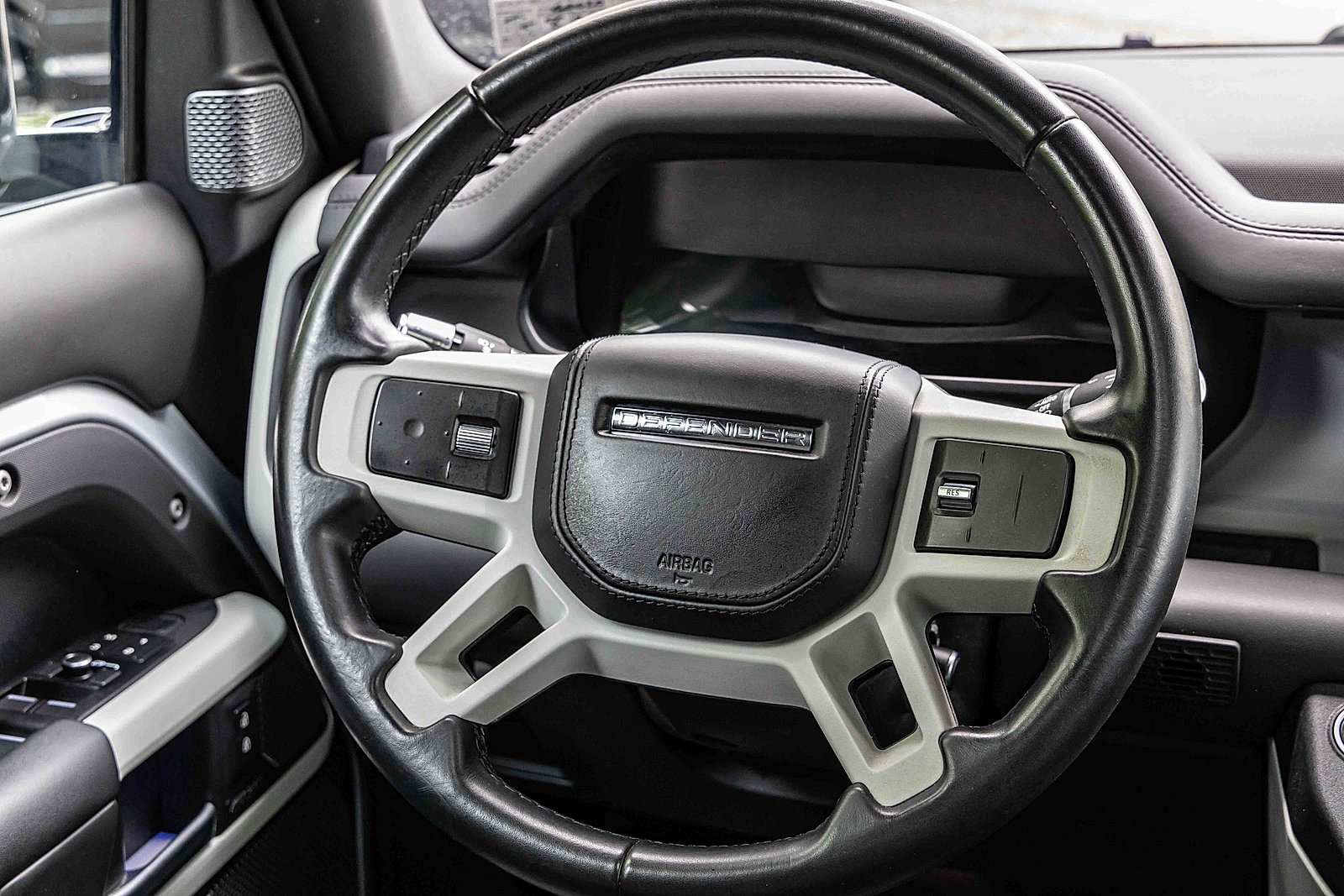 Used 2022 Land Rover Defender 110 XS Edition AWD/4WD image 9