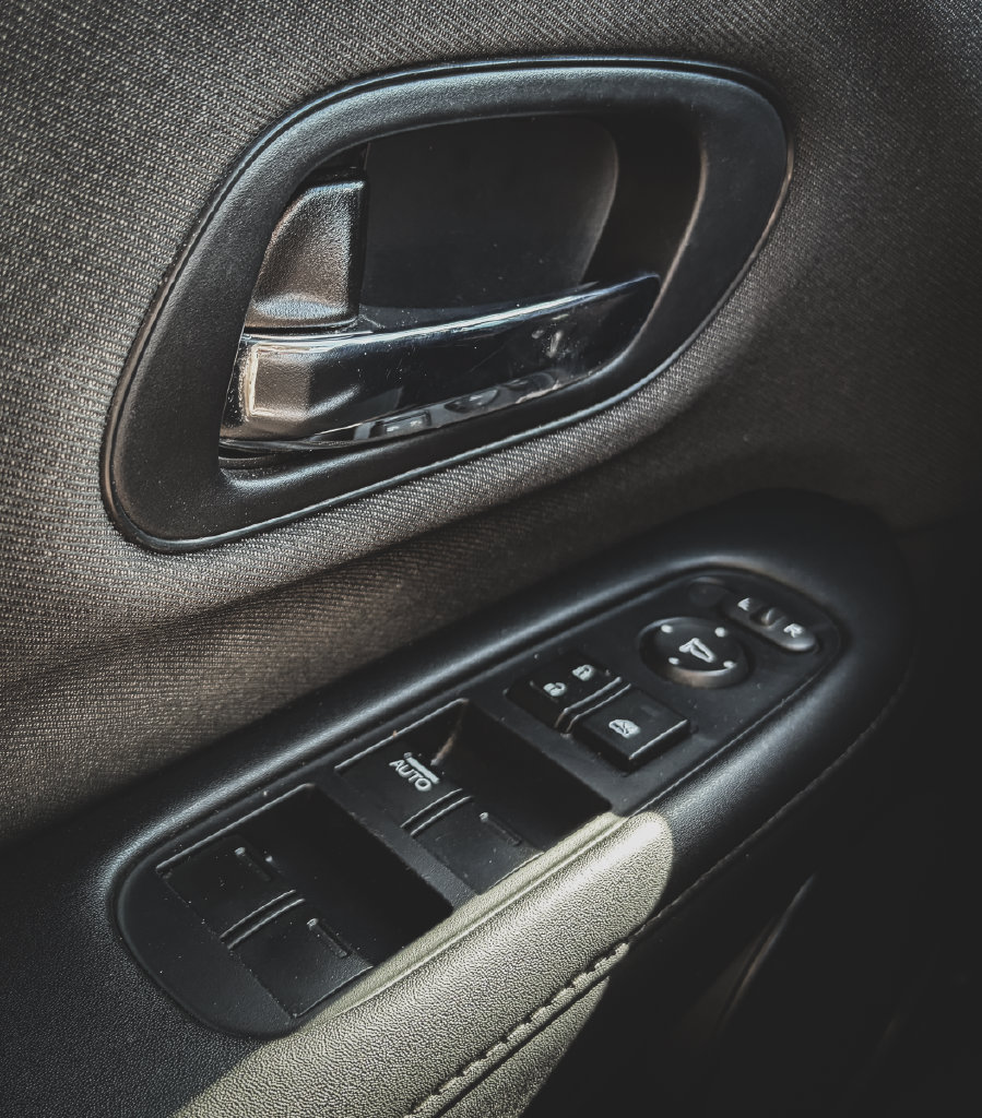 Used 2022 Honda HR-V LX image 5