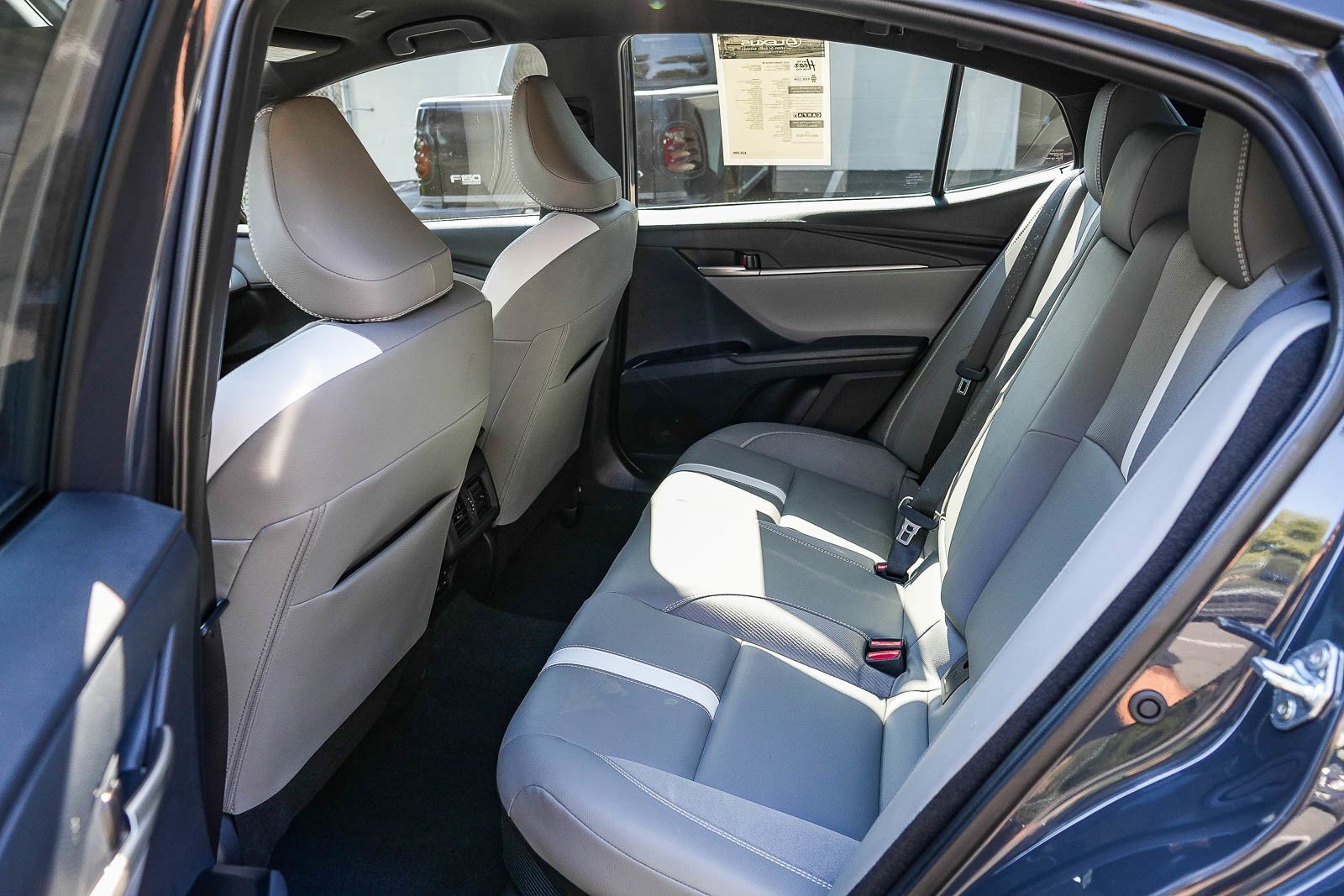 Used 2025 Toyota Camry SE FWD image 17