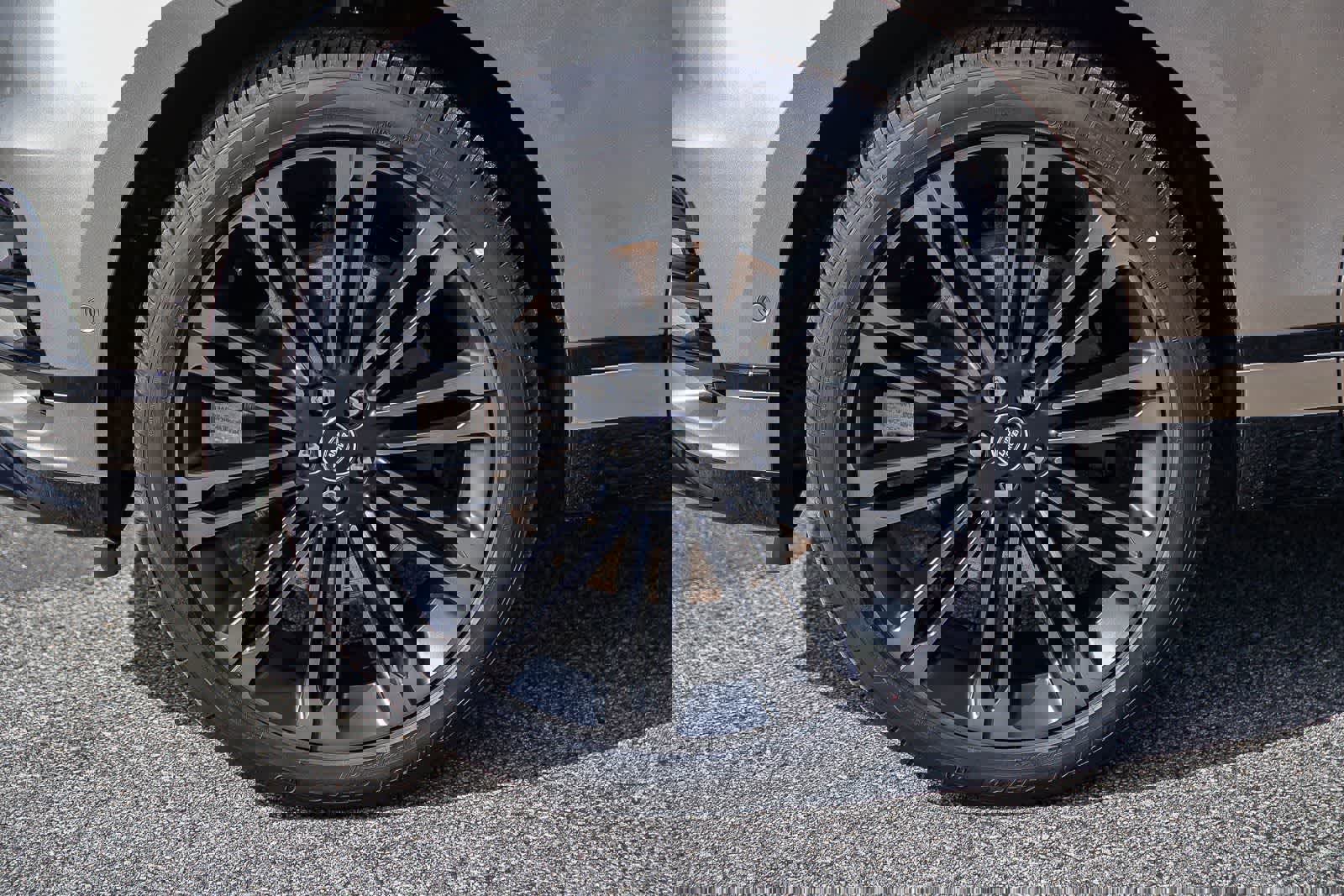 New 2026 Land Rover Range Rover Velar Dynamic SE image 9