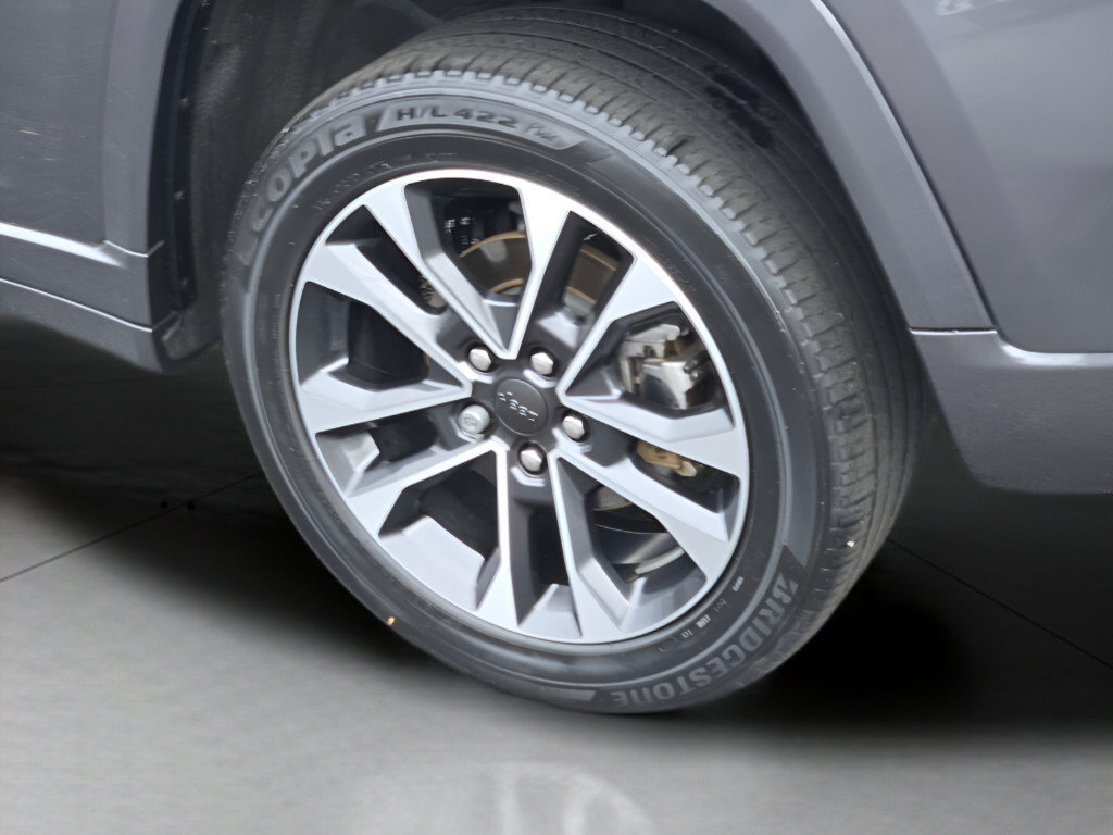 Certified 2023 Jeep Grand Cherokee Overland AWD/4WD image 19