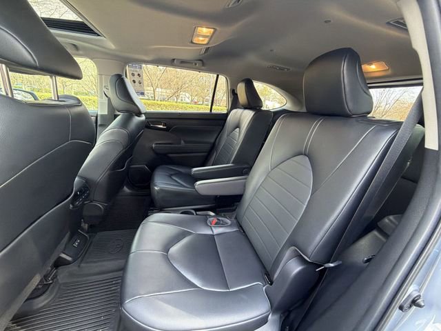 Used 2023 Toyota Highlander XLE image 23