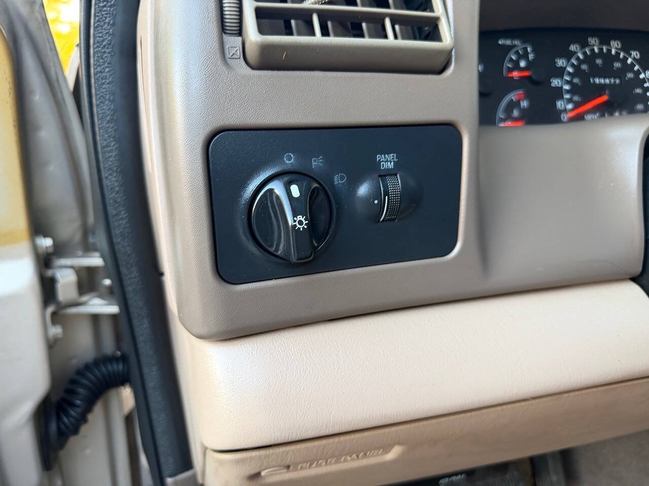 Used 1999 Ford F250 Lariat RWD image 18