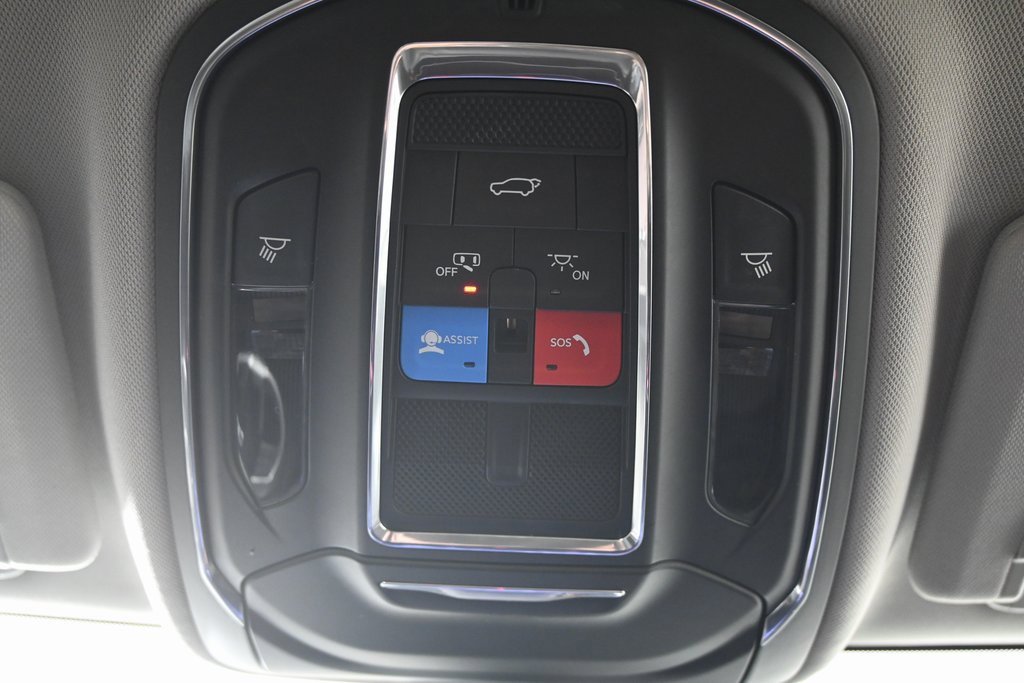 Used 2023 Jeep Grand Cherokee Limited w/ Black Appearance Package image 34