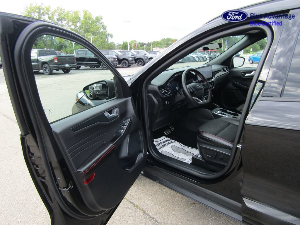 Certified 2024 Ford Escape ST-Line w/ Tech Pack #1 AWD/4WD image 19