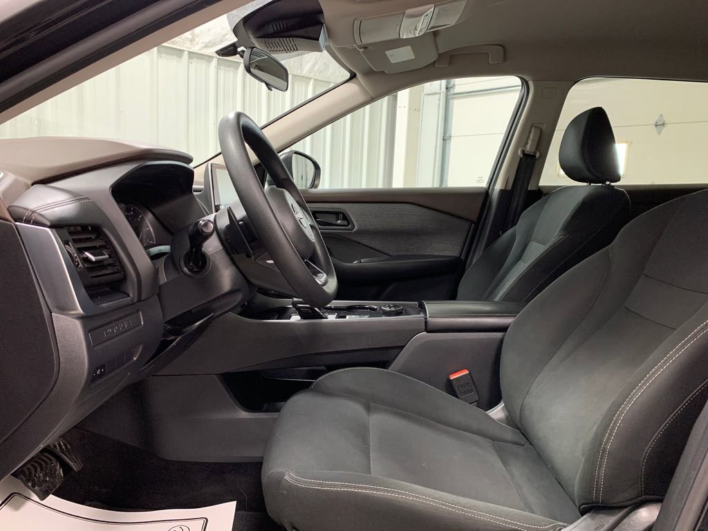 Used 2023 Nissan Rogue S image 16