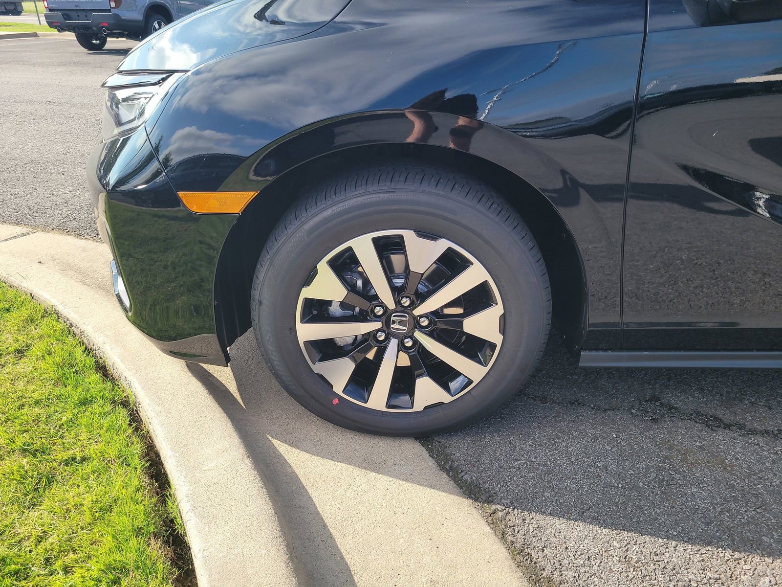 New 2026 Honda Odyssey EX-L image 8