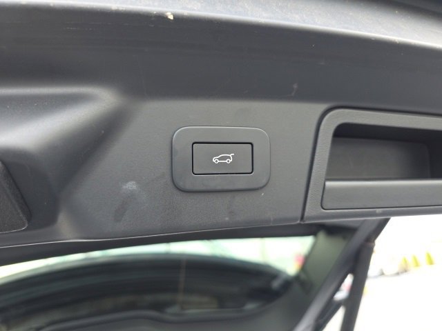 Used 2024 Land Rover Range Rover Velar S image 45