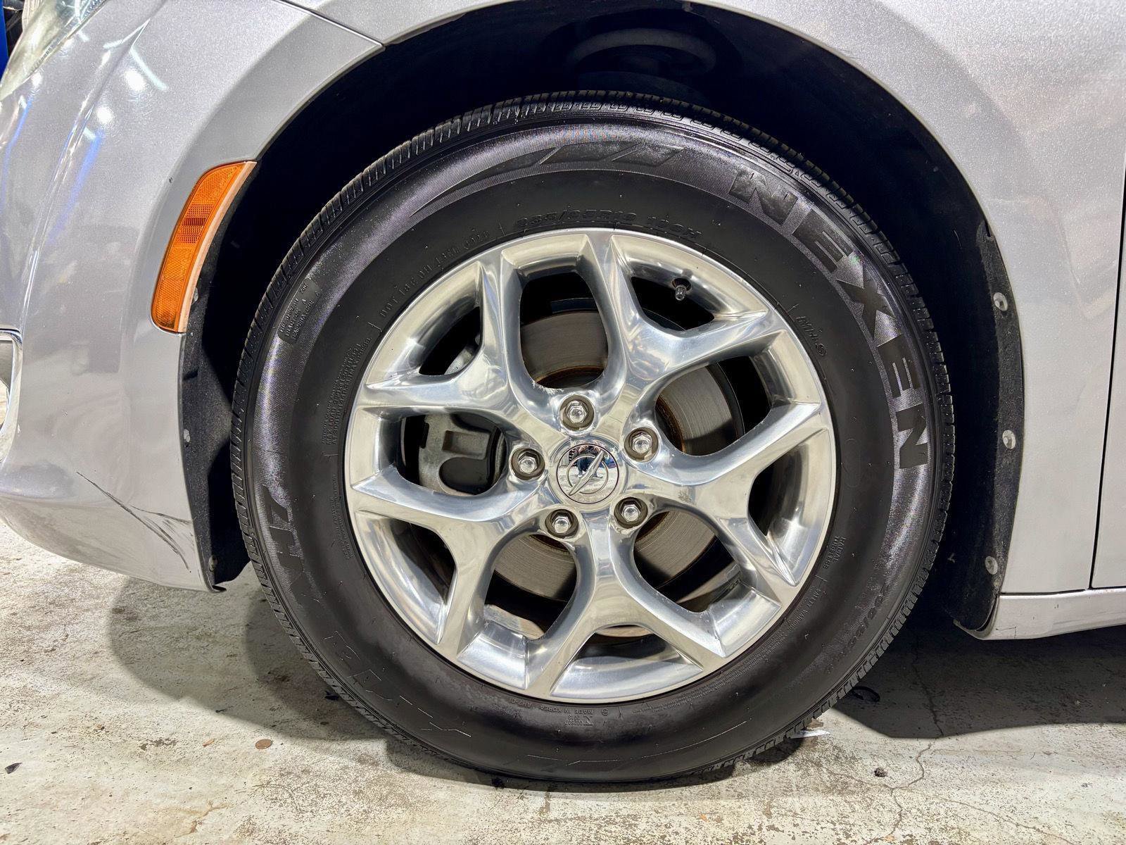 Used 2017 Chrysler Pacifica Limited w/ UConnect Theater Package image 20