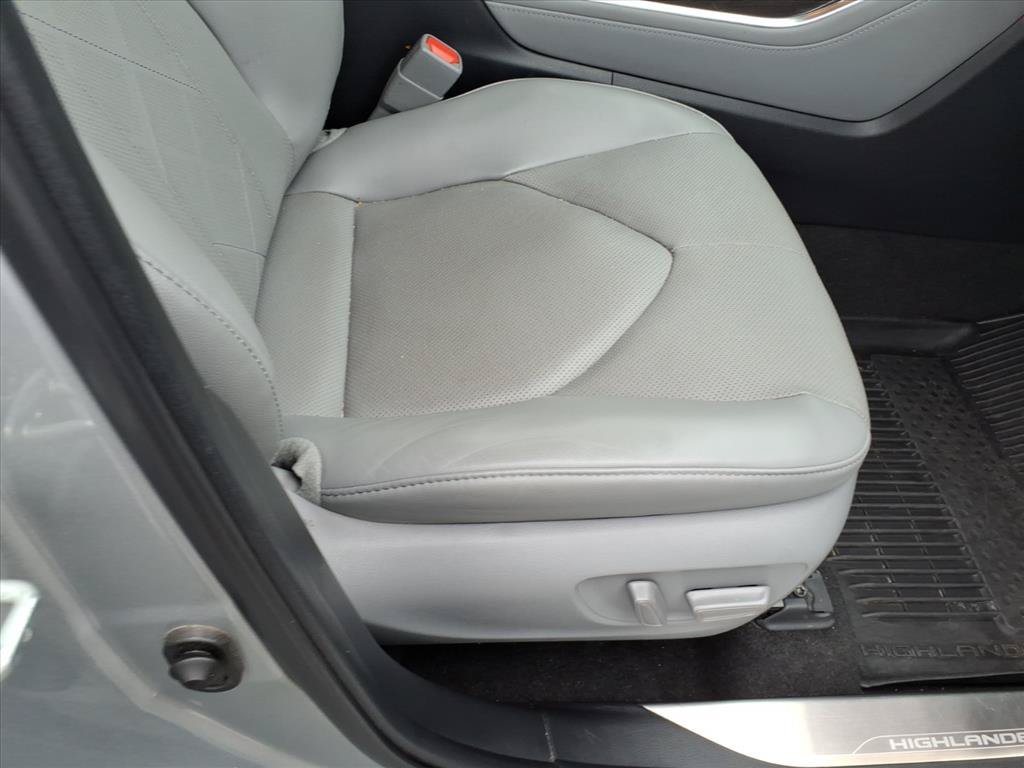 Used 2023 Toyota Highlander Platinum AWD/4WD image 17