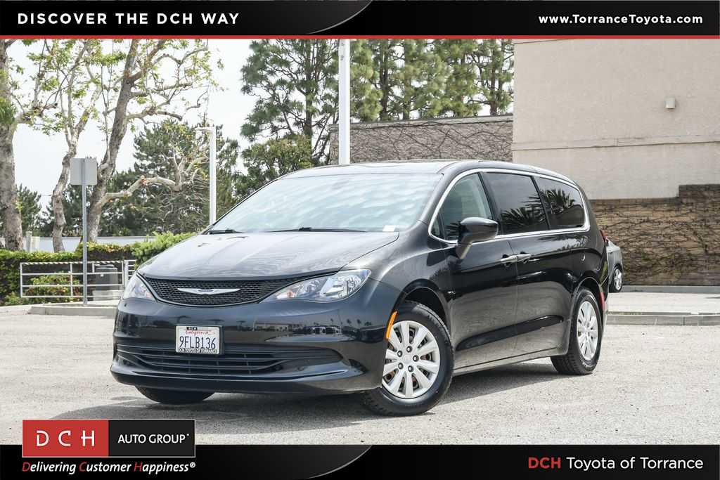 Used 2019 Chrysler Pacifica L FWD video 1