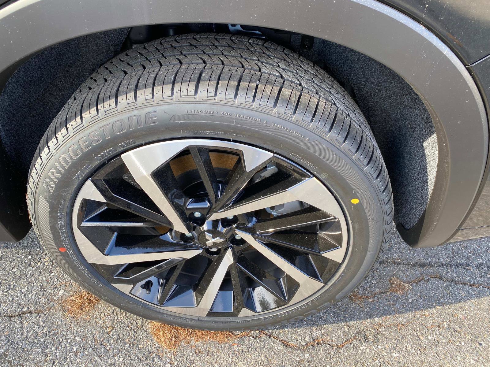 New 2025 Mitsubishi Outlander 4WD Plug-In Hybrid image 5