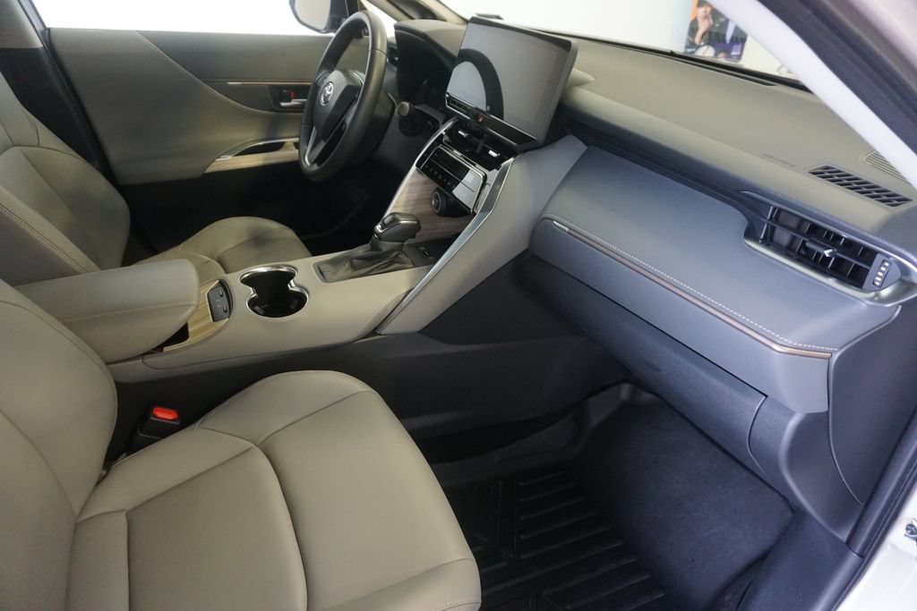 Certified 2024 Toyota Venza XLE AWD/4WD image 24