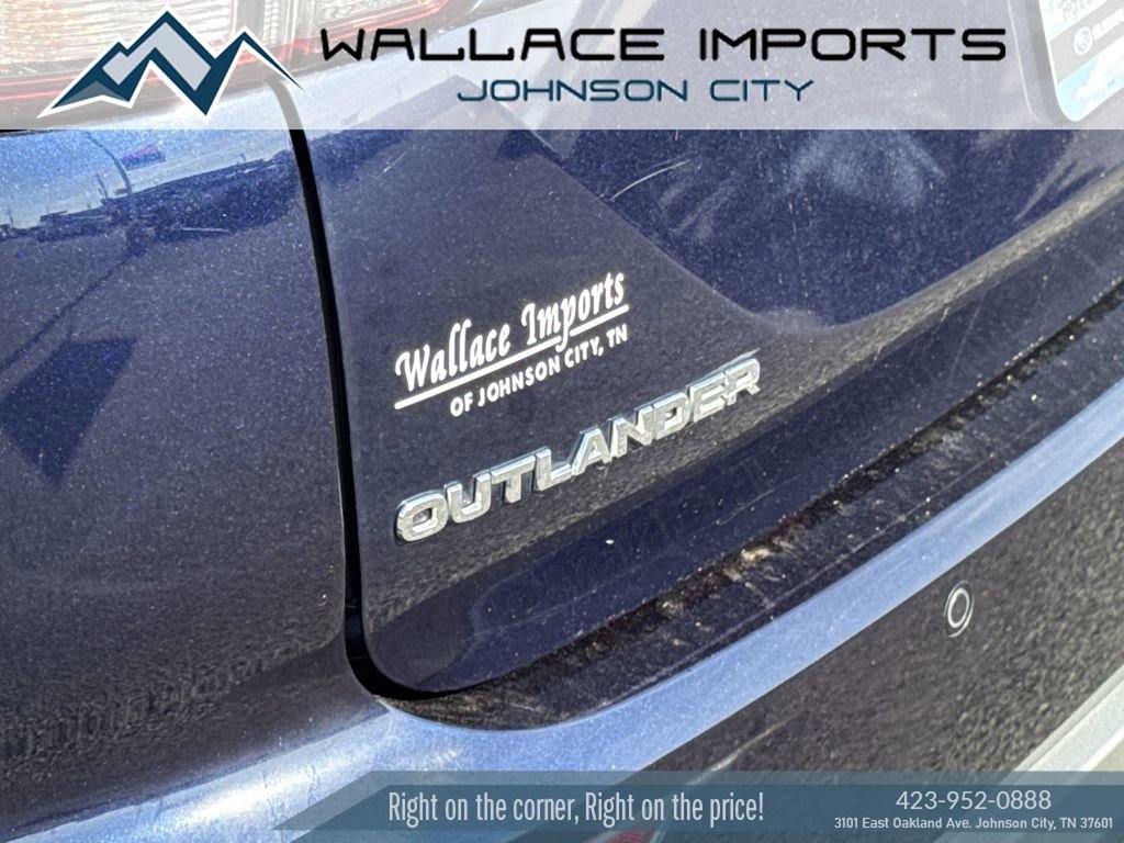 Used 2022 Mitsubishi Outlander SE image 12