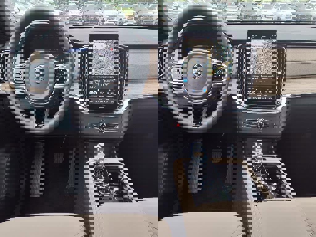 New 2025 Volvo XC90 B5 Core w/ Climate Package image 9