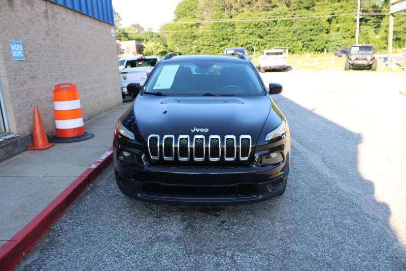 Used 2017 Jeep Cherokee Sport FWD image 2