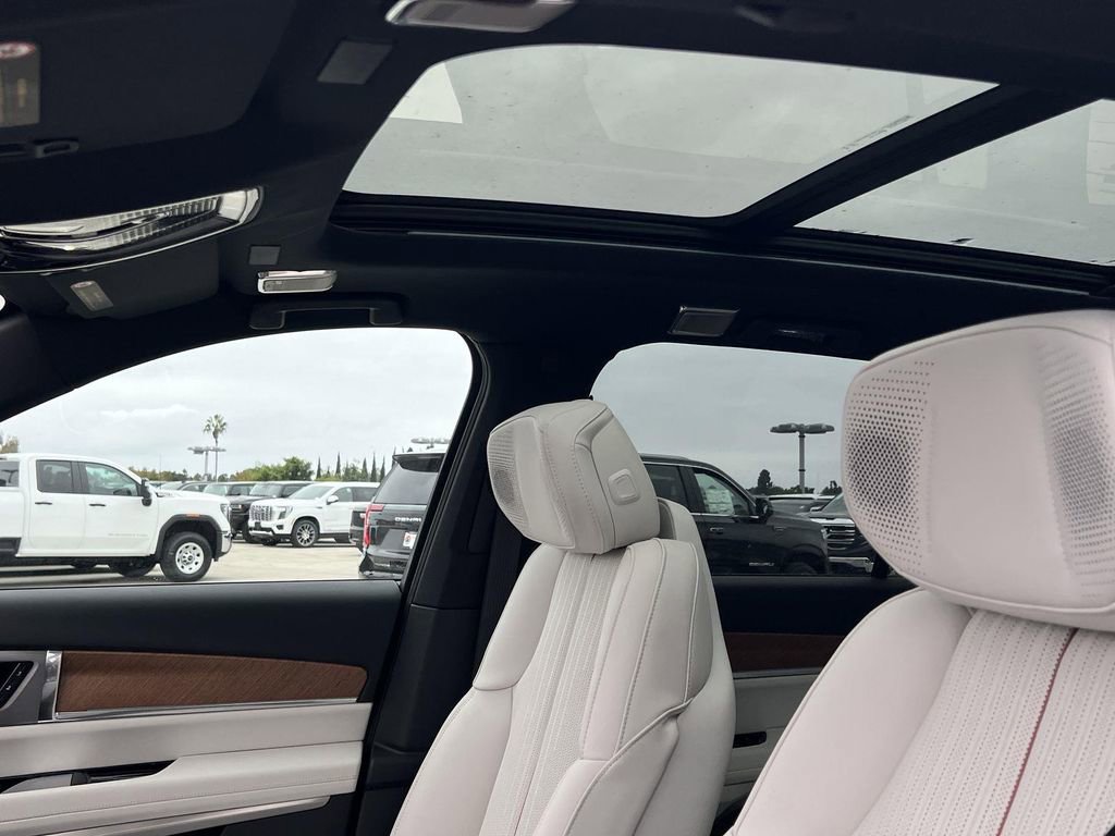 New 2026 Cadillac Vistiq Luxury image 26