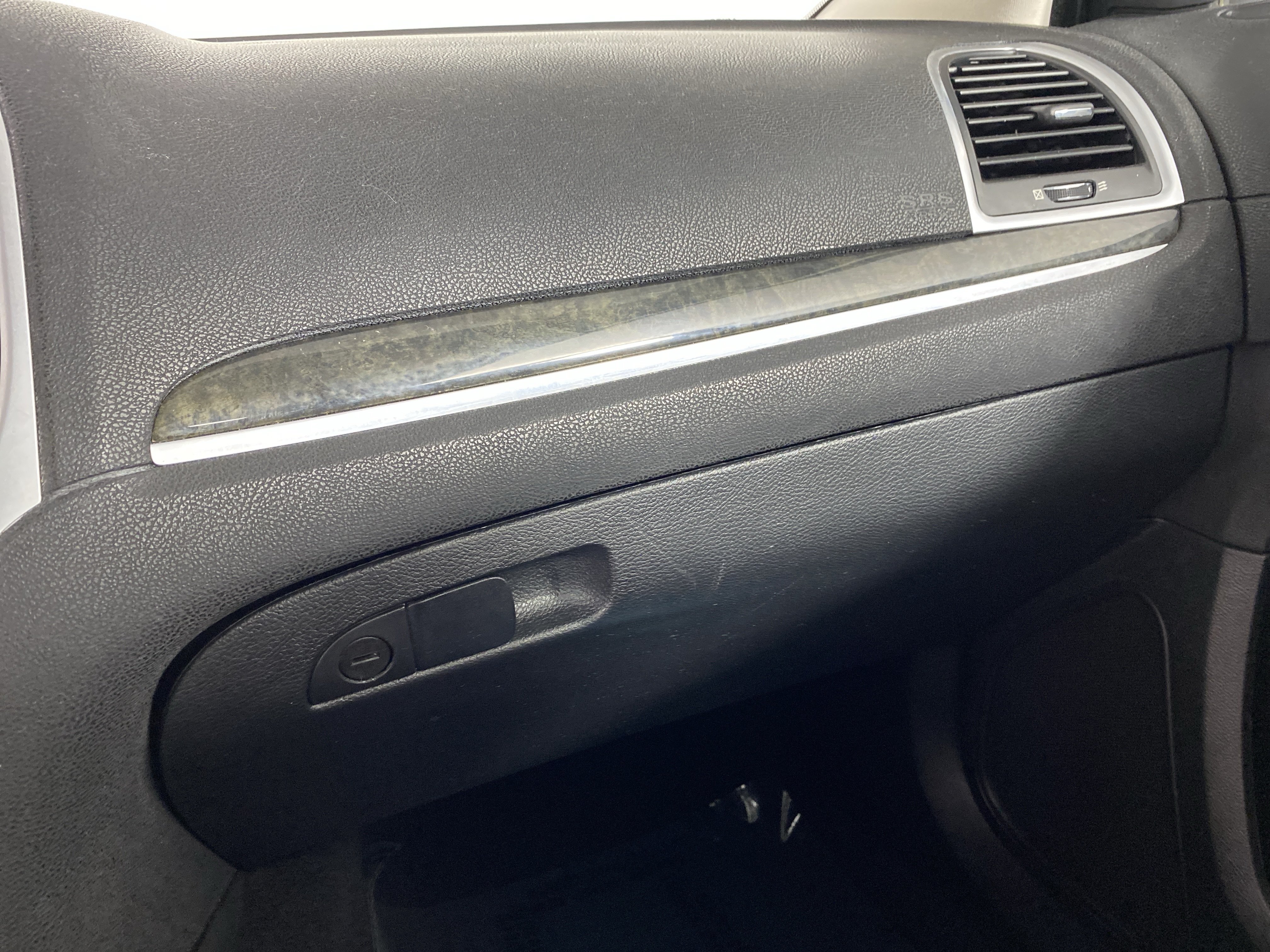 Used 2019 Chrysler 300 Limited RWD image 39