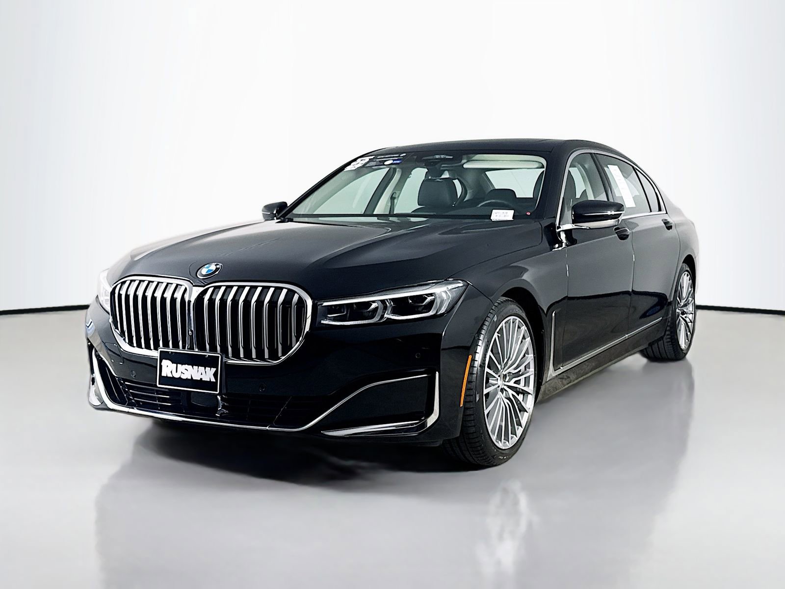 Certified 2022 BMW 740i image 3