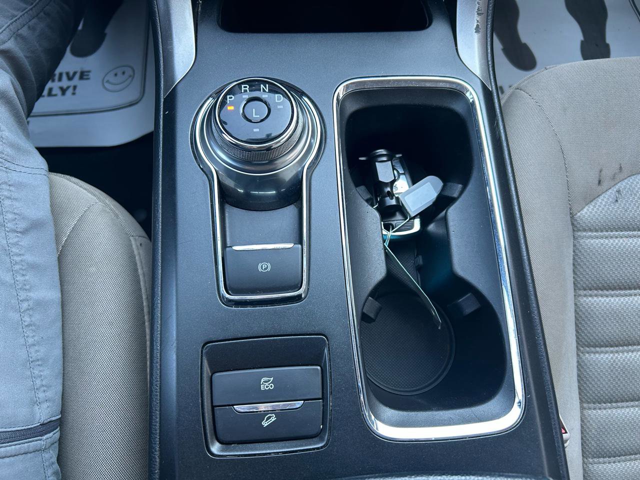 Used 2017 Ford Fusion SE image 25