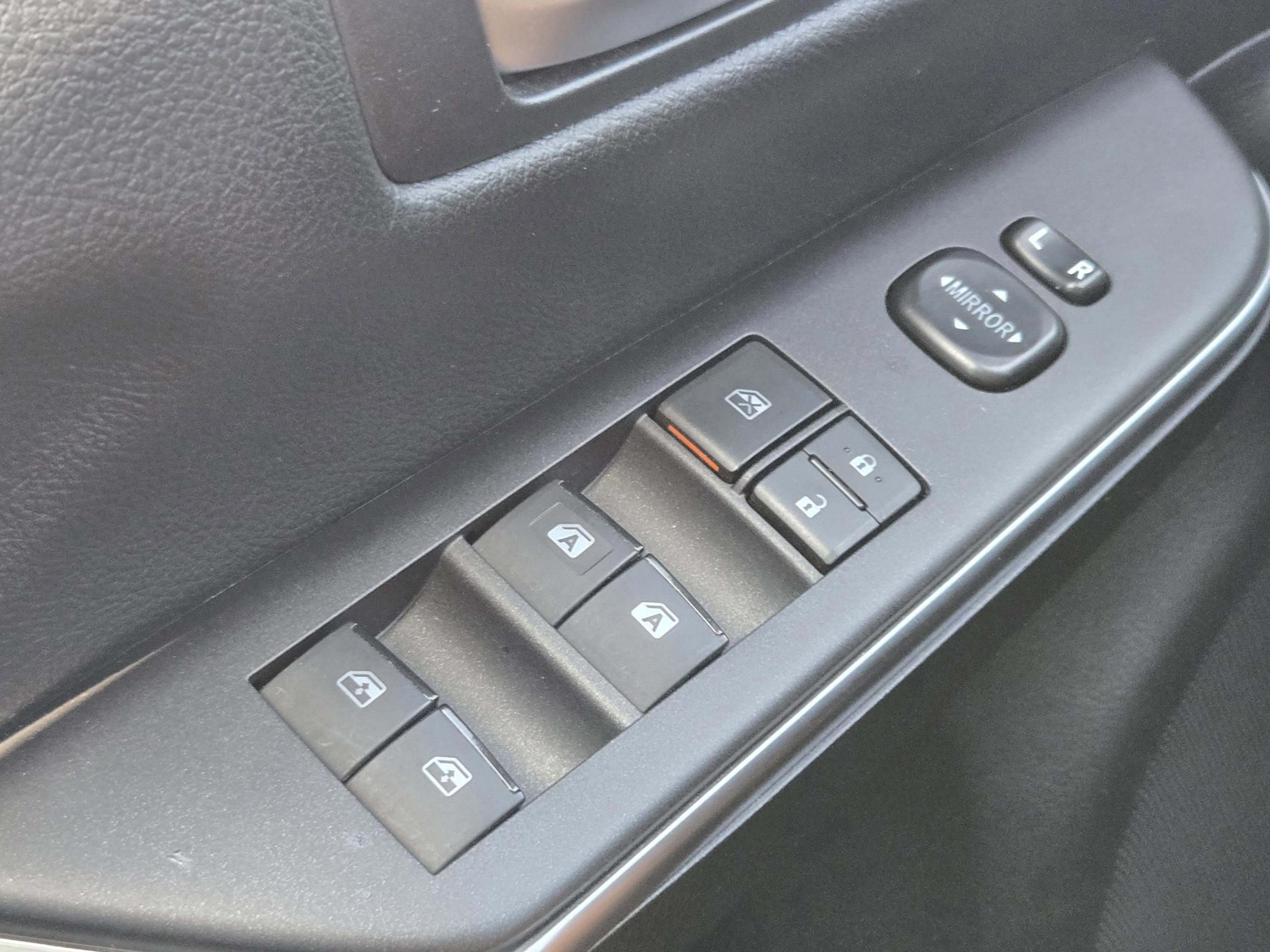 Used 2017 Toyota Camry SE image 15