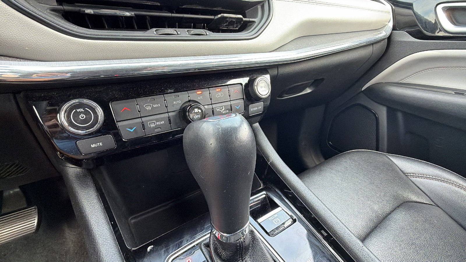 Used 2024 Jeep Compass Limited AWD/4WD image 33