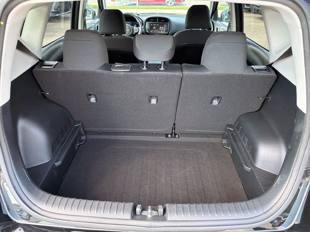 Used 2025 Kia Soul LX w/ LX Technology Package FWD image 23