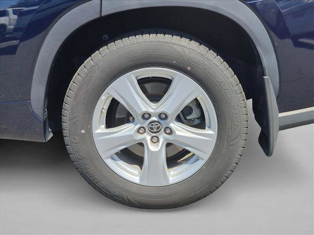 Used 2021 Toyota Highlander L FWD image 21