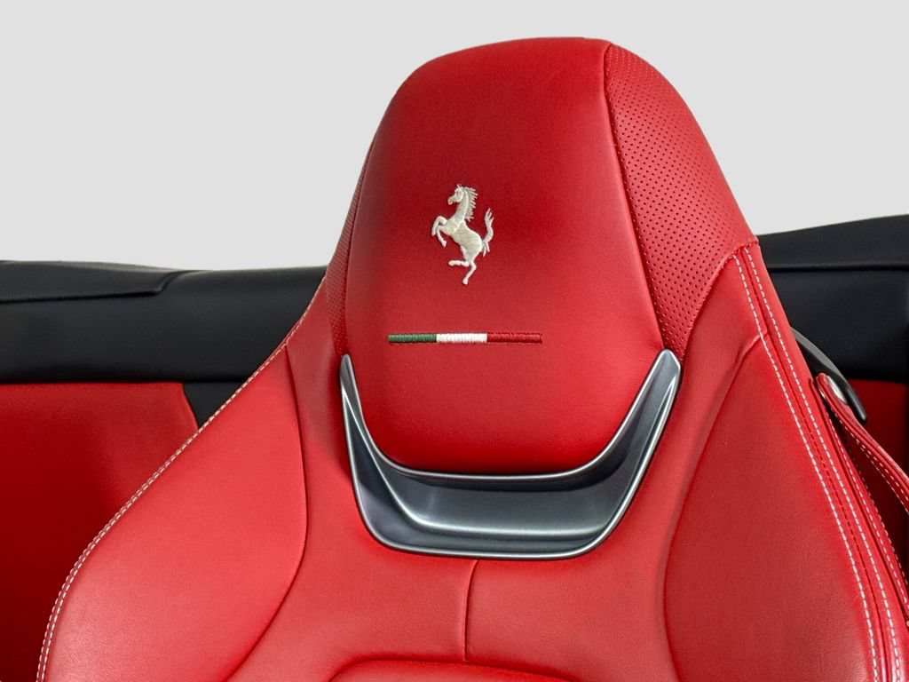 Used 2020 Ferrari Portofino RWD image 14