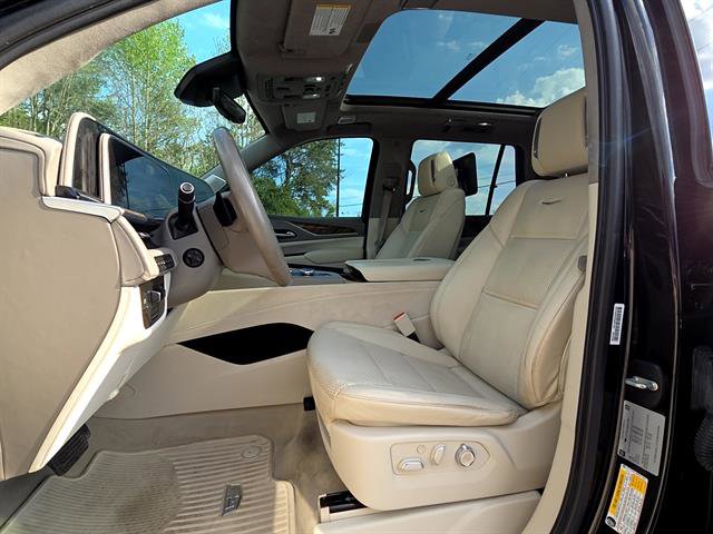 Used 2021 Cadillac Escalade Sport Platinum w/ LPO, ONYX Package image 3