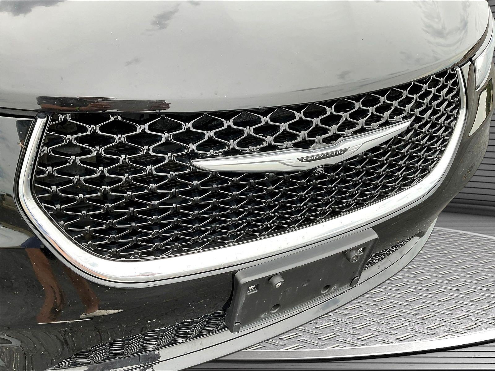 Used 2024 Chrysler Pacifica Touring-L FWD image 26