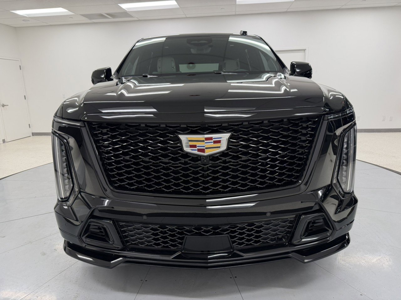 Used 2025 Cadillac Escalade V image 2