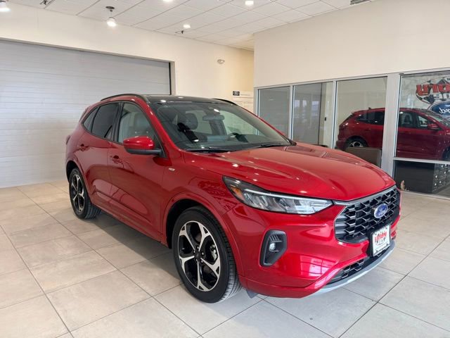 Used 2023 Ford Escape ST-Line Select w/ Tech Pack #2 image 3