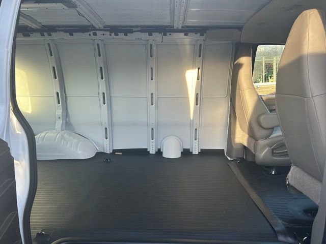 New 2025 GMC Savana 2500 w/ Driver Convenience Package image 25
