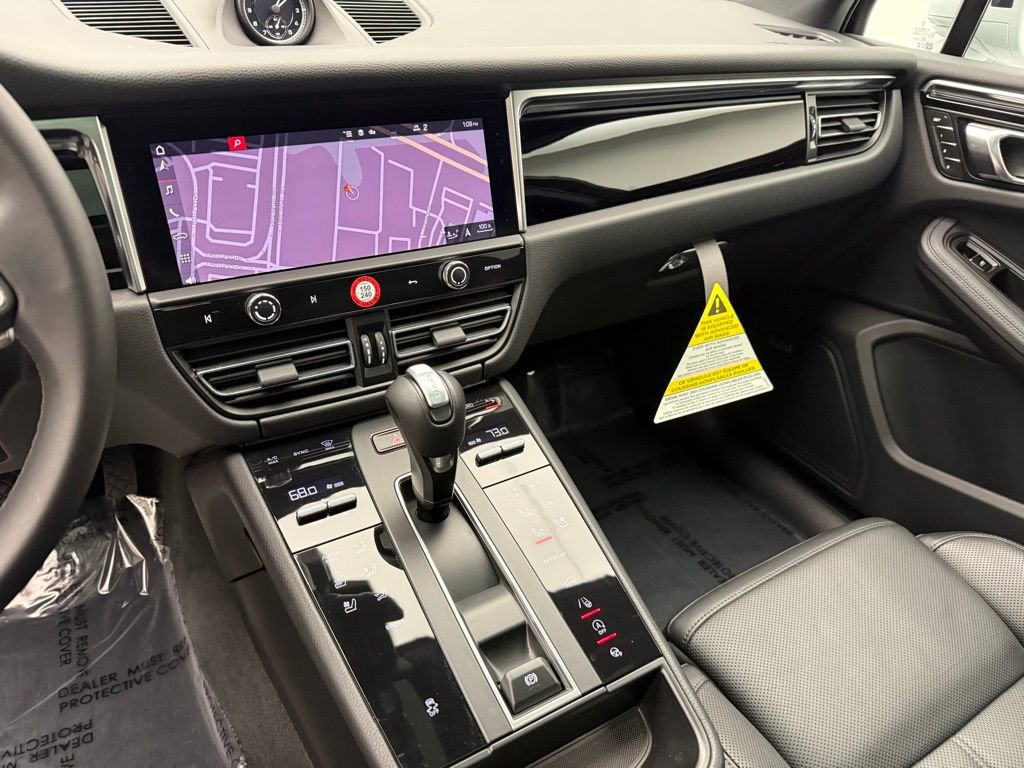 Used 2024 Porsche Macan image 17