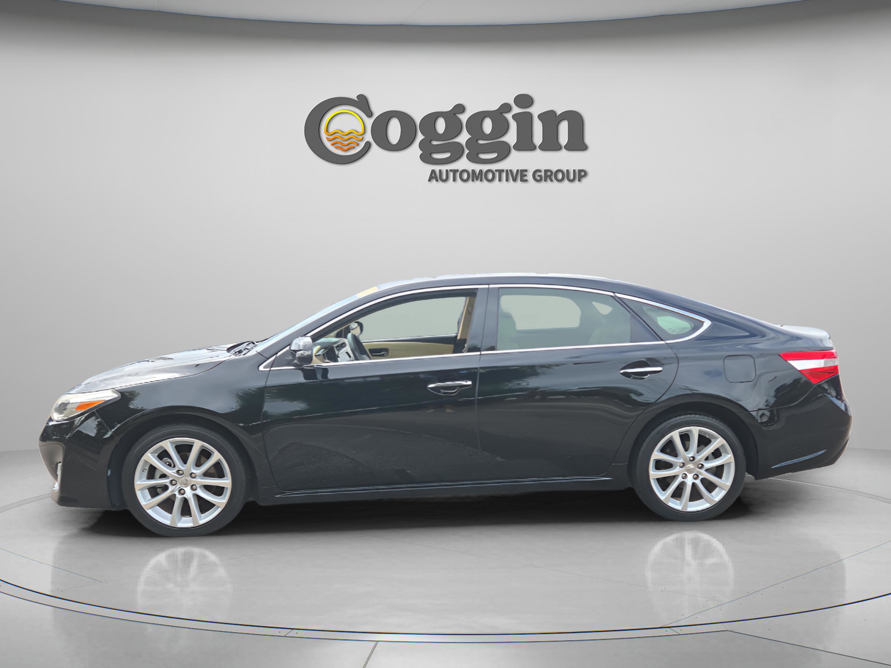 Used 2014 Toyota Avalon Limited image 2