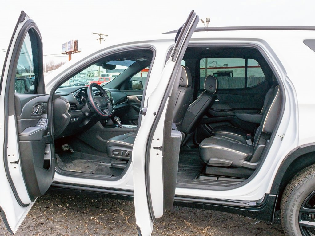 Used 2023 Chevrolet Traverse Premier w/ Redline Edition image 8